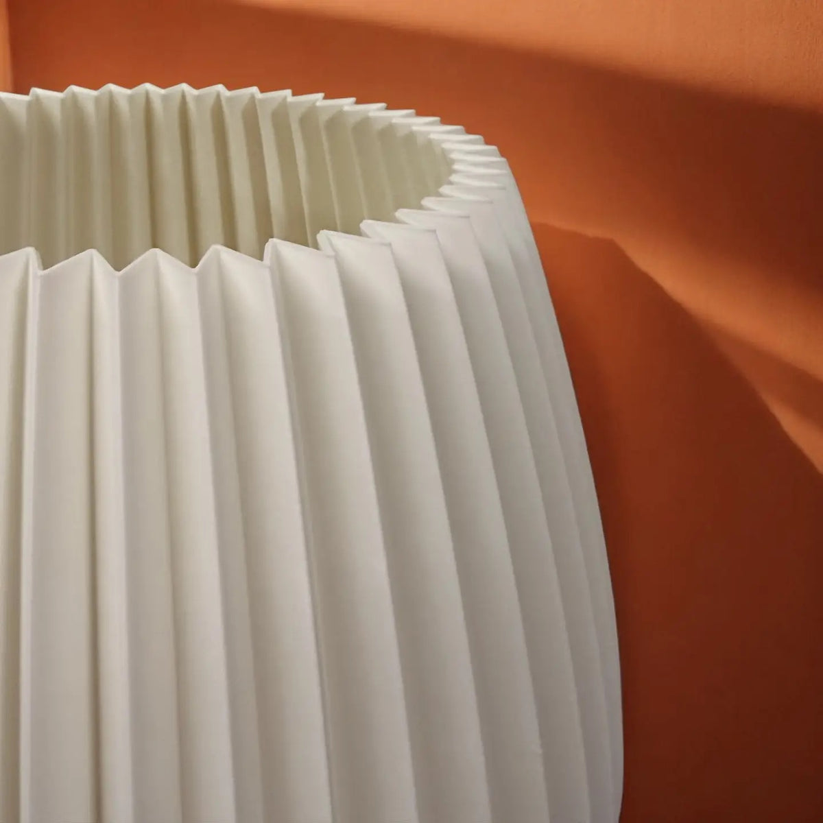 Lampe TULIP — Luminaire nervuré 33 cm, blanc | VRAIJOUR