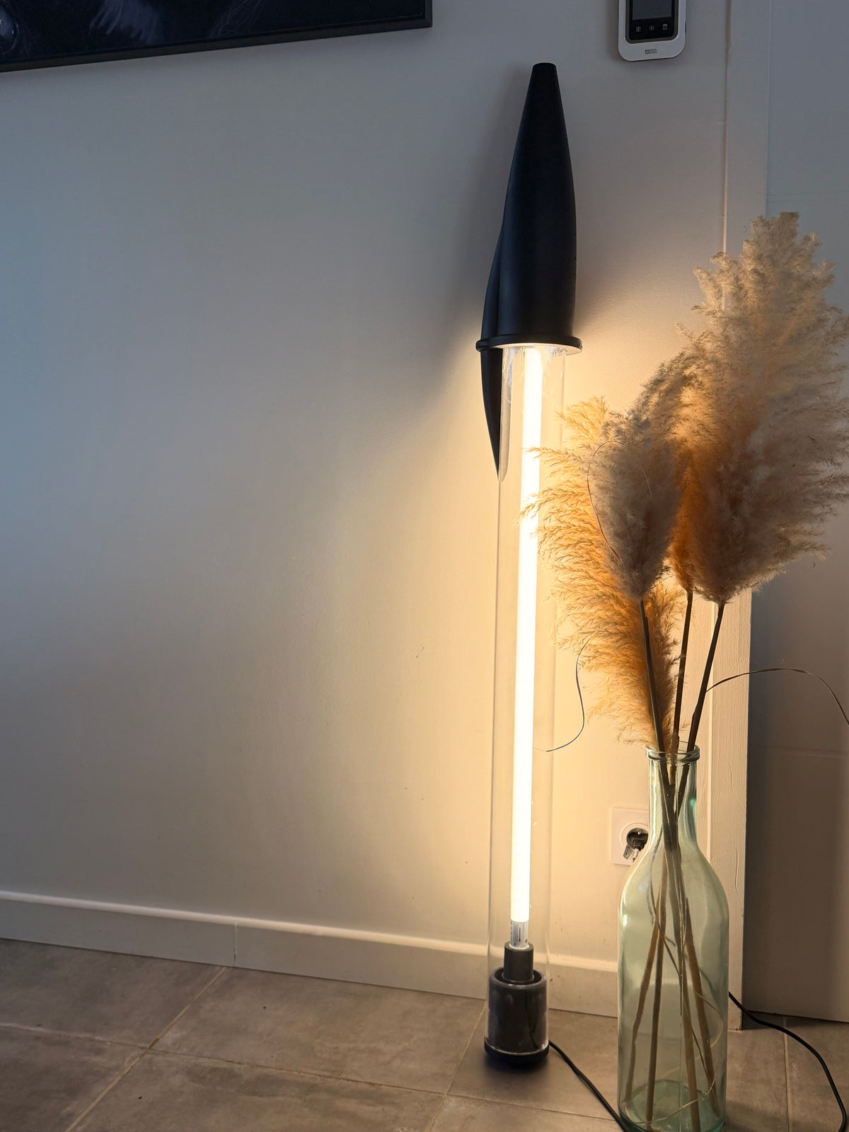 Lampe Stylo Géant XXL Noir 140 cm — Néon LED Pop Art | VRAIJOUR