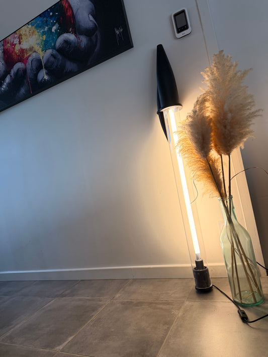 Lampe Stylo Géant XXL Noir 140 cm — Néon LED Pop Art | VRAIJOUR